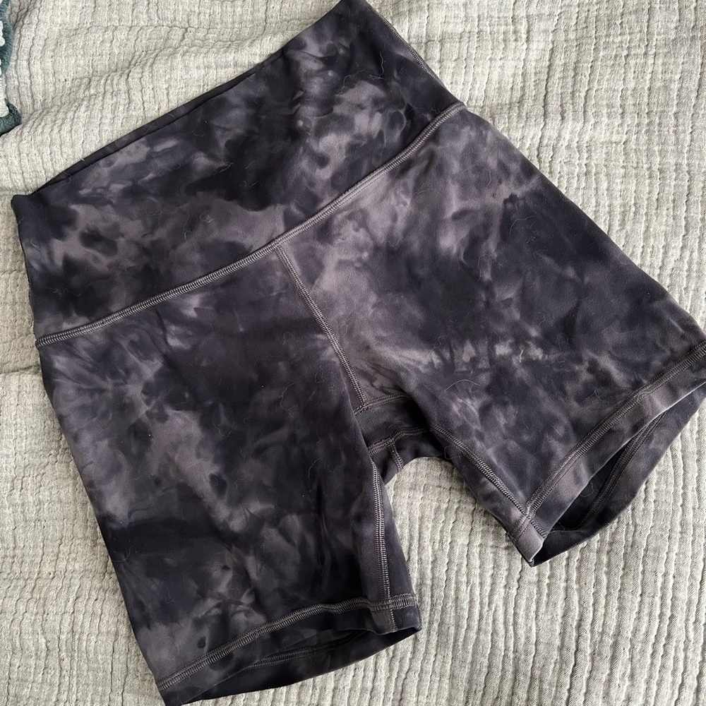 Lululemon tiedye volley shorts